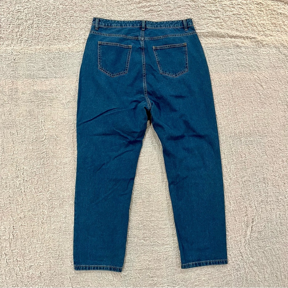 NWT! Boohoo midrise distressed boyfriend jeans! - Picture 3 of 8